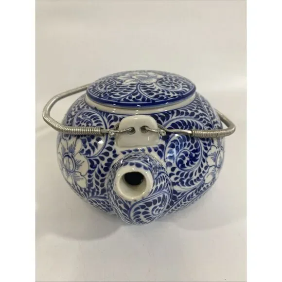 Vintage Japanese Teapot Ceramic Blue & White Handpainted‎ Floral Metal Handles - Picture 3 of 14